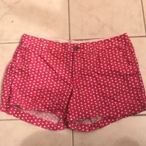 Printed khaki shorts